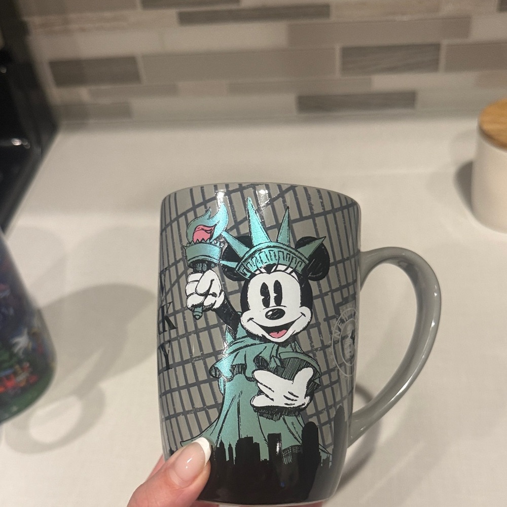 Mickey Mouse Statue of Liberty Mug - Gray